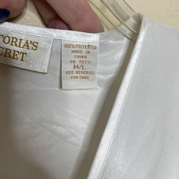 Victoria's Secret Vintage Gold Label White Embroidered Wrap Satin Robe Size M/L - Picture 7 of 10